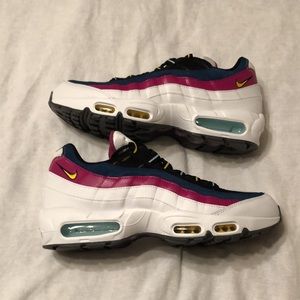 New! Men’s 10.5 NIKE AIR MAX 95 ( NO BOX )